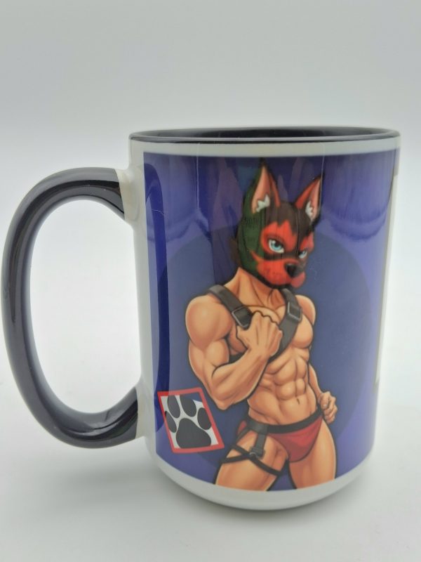 Mug coté gauche avec puppy rouge et noir avec son harnais et son jockstrap avec empreinte patte
