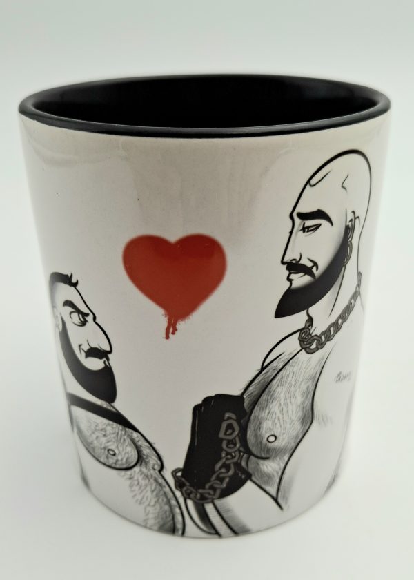 Illustration de deux queer torse nu se regardant avec tendresse, séparés par un cœur rouge dégoulinant.