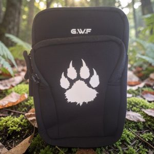 Pochette bras ou jambe Gay Wolf France noire avec logo patte de loup blanc et fermeture zippée.